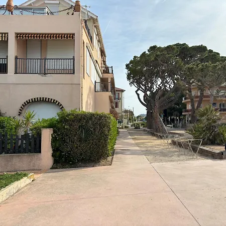 Rez De Jardin Sur La 公寓